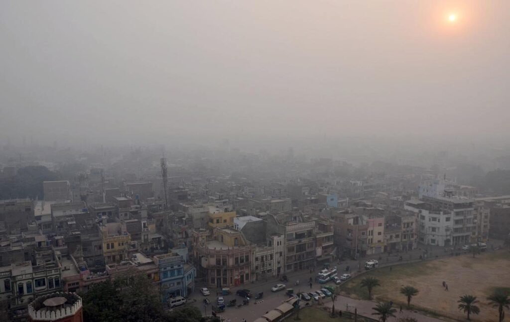 Met Dept Issues warning: Smog to hit Pakistan from mid-Nov to Dec