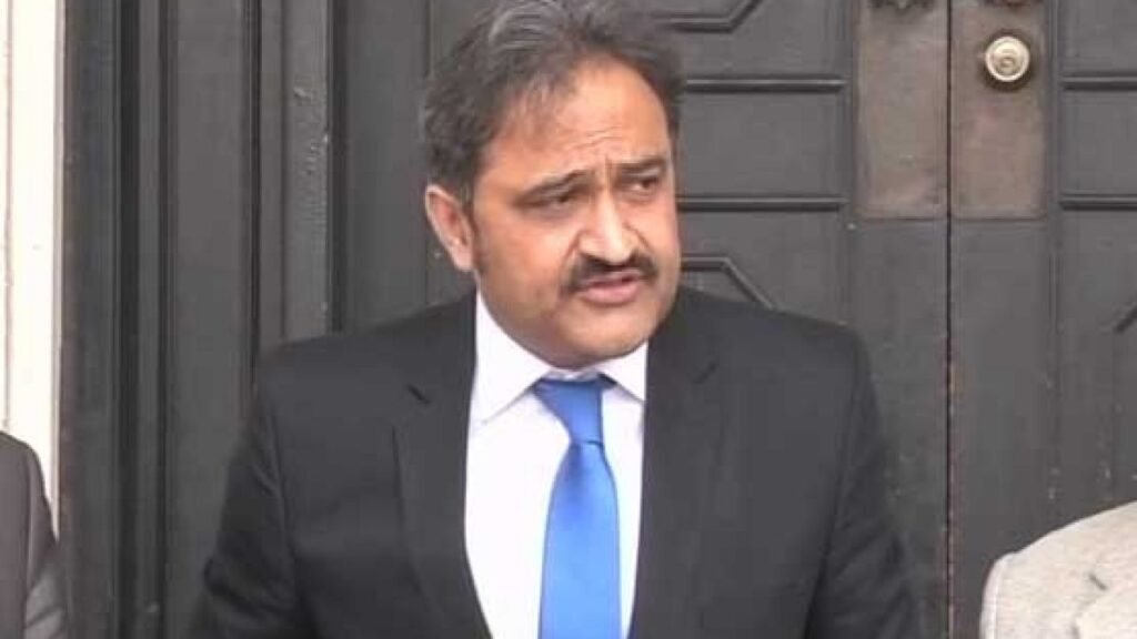 Lahore private schools threaten long march