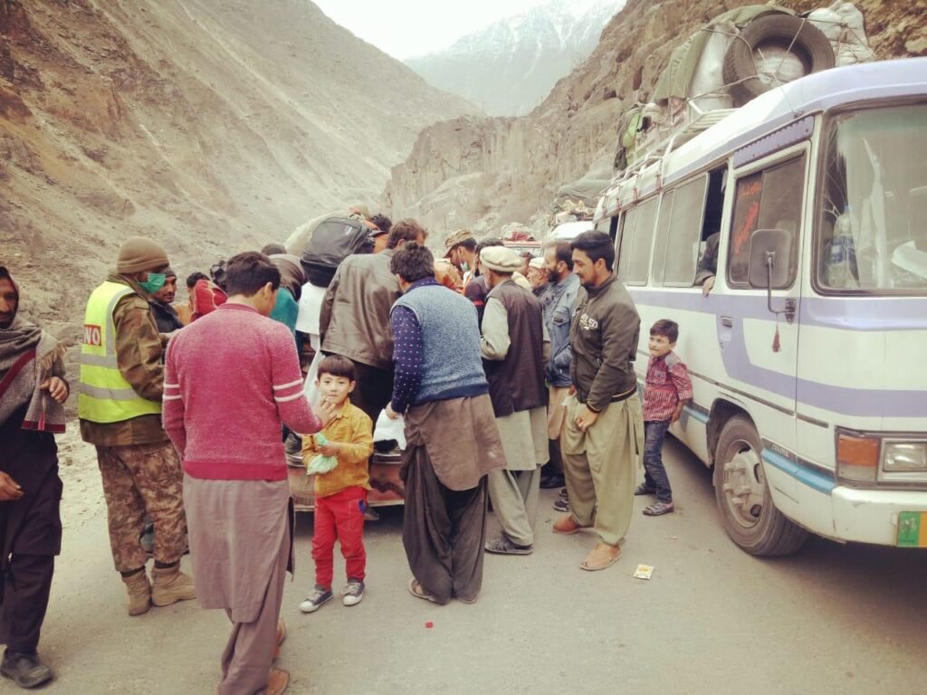 Look: FWO rescues stranded people after landslide in GB