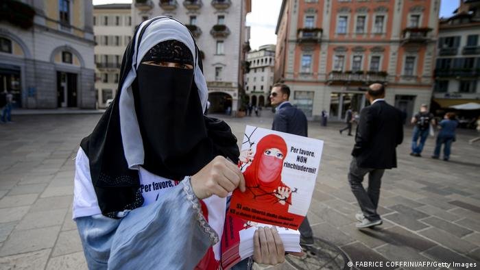 Swiss voters narrowly back ‘burqa ban’