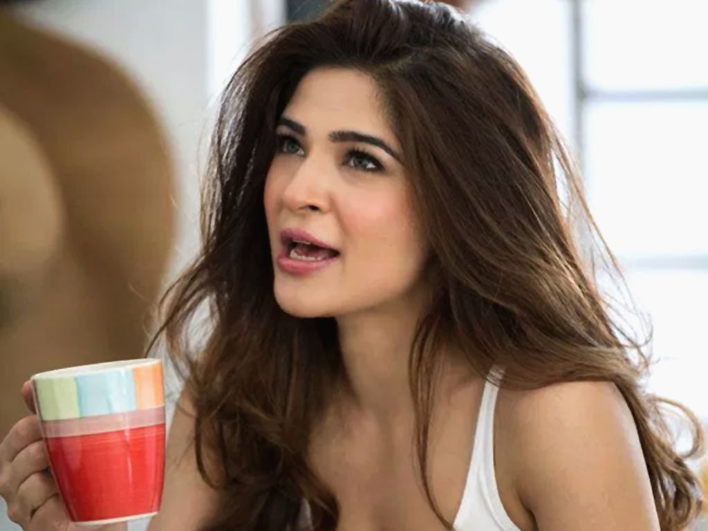 Mind Ur Ethics & Language: Ayesha Omar disappointed with youngsters’ remarks for Minister Shafqat Mahmood
