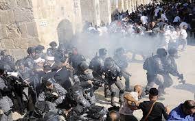 Extra Cruelty, Jewish Inhuman Attack on Praying Muslims at Aqsa – a try to Awake Muslims From Sleeping Times