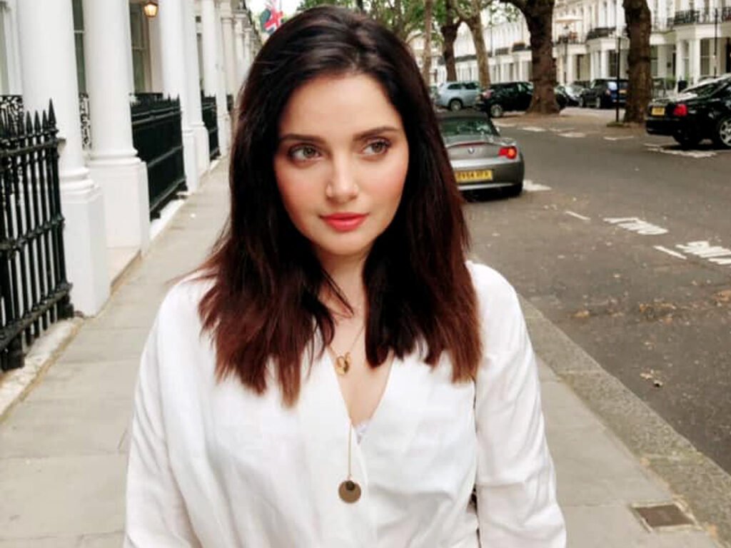 Big Fans of a Big Celeb: Armeena Khan knows her way through online haters