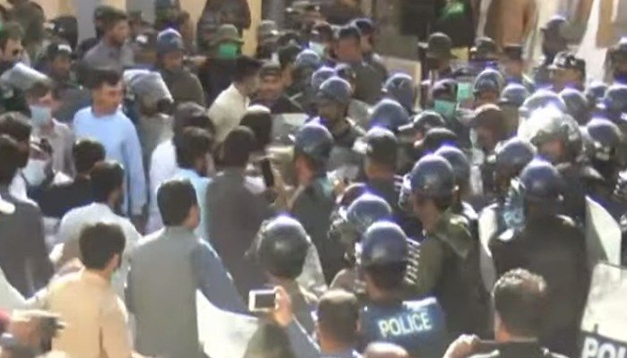 Rough Politics: Four opposition MPAs injured in clash with police outside Balochistan Assembly