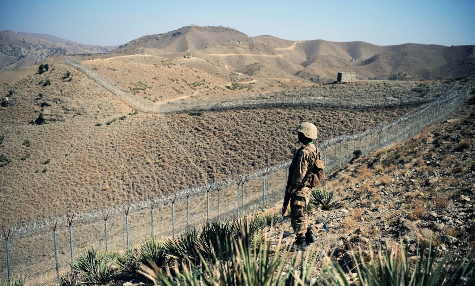 taliban say the pak-afghan border fencing issue to be resolved through diplomatic channel