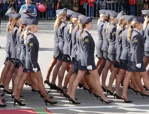 Ukrain’s female soldiers’ parade in high heels sparks criticism