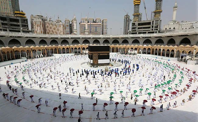 Annual Hajj rituals begin with arrival of pilgrims in Mina