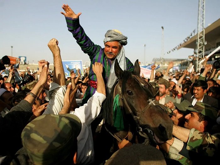 Abdul Rashid Dostum back in Afghanistan, to fight for besieged home