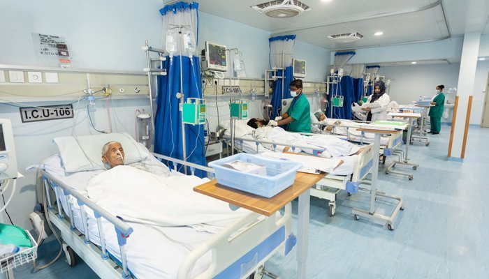 Pakistan’s daily COVID-19 case counts show signs of downward slope