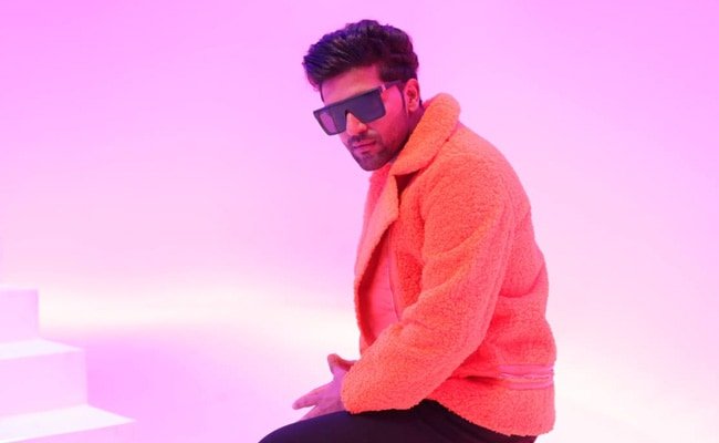 Indian singer Guru Randhawa to make his acting debut; Bollywood, here I come