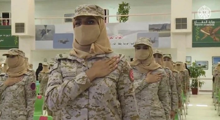 First batch of Saudi female soldiers completes graduation