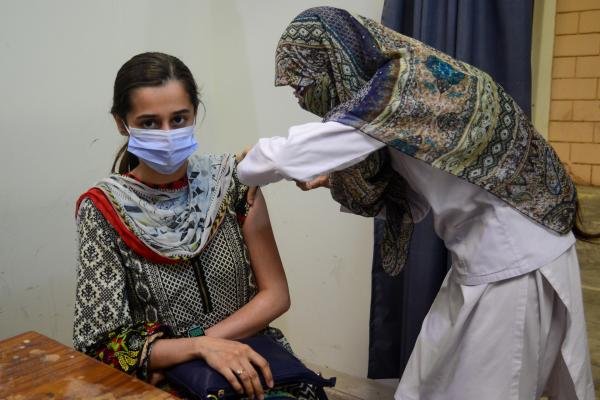 Pakistan starts vaccinating people aged 17, above against COVID-19