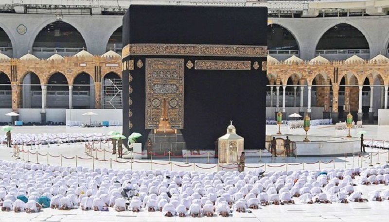 Grand mosque in makkah operates with full capacity after abolition of Covid social distancing