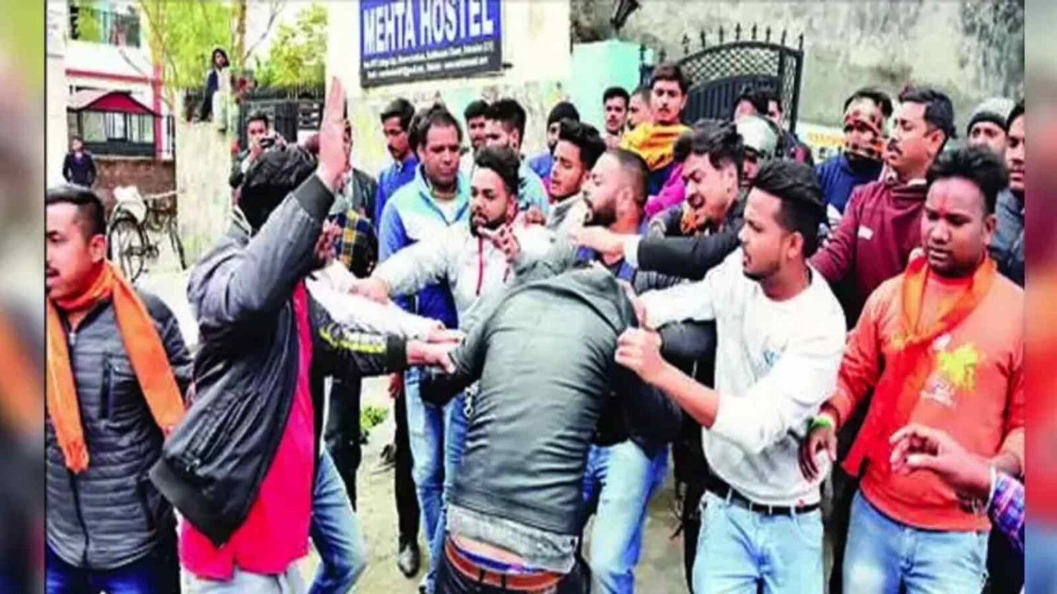 Kashmiri students beaten in India for raising Azadi slogans during Pakistan-India match