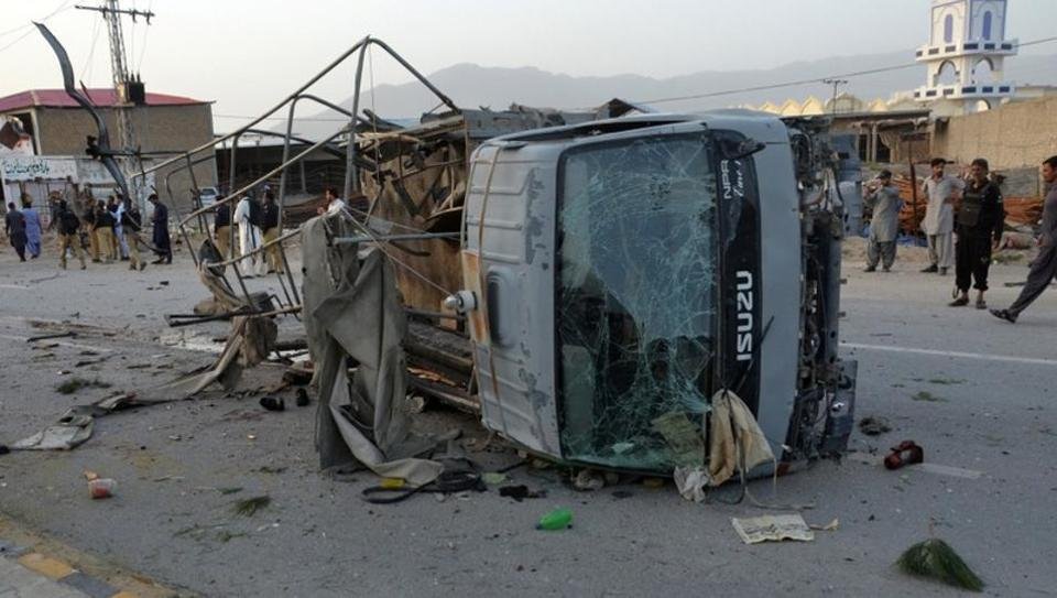 1 cop martyred, 7 injured in blast outside Quetta’s Balochistan University
