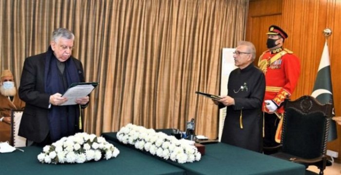 shaukat tarin takes oath as finance minister
