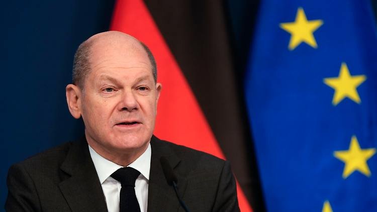 German Chancellor seeks to defuse tensions; Visits Kyiv, Moscow