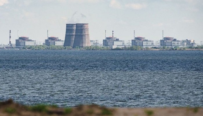Despite fighting, UN inspectors continue toward nuclear plant