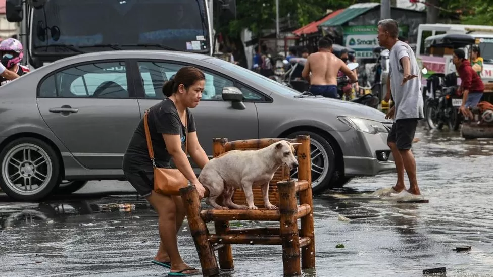 Philippines typhoon kills five rescuers
