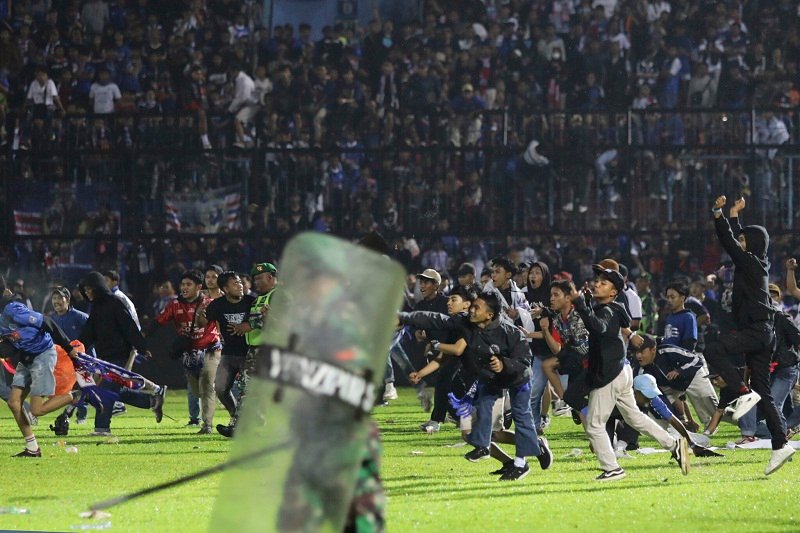 127 Indonesians killed in stampede and clashes during football match: Match loss leads to tragedy