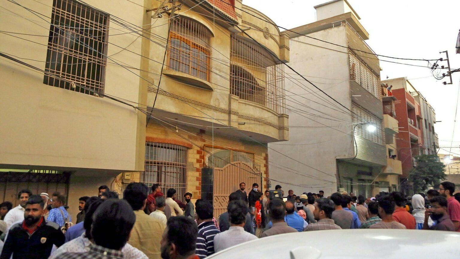 KARACHI: Man confesses killing wife, 3 kids with Knife