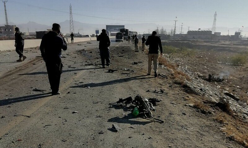 Several police officials injured in suicide attack on police truck in Quetta