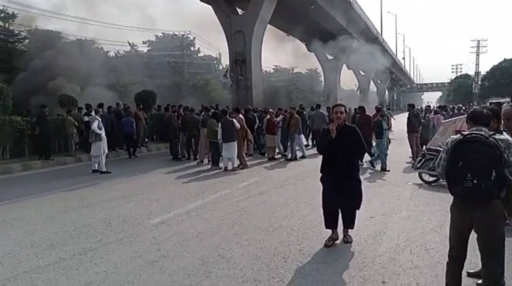 PTI protestors block roads in Islamabad’s entry-exit points