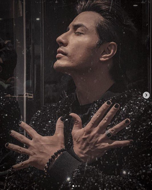 Ali Zafar in trouble for sharing pictures wearing black nail paint.