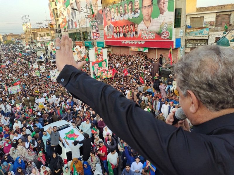 Imran Khan announces end to road blockades after resumption of long march for Haqeeqi Azadi