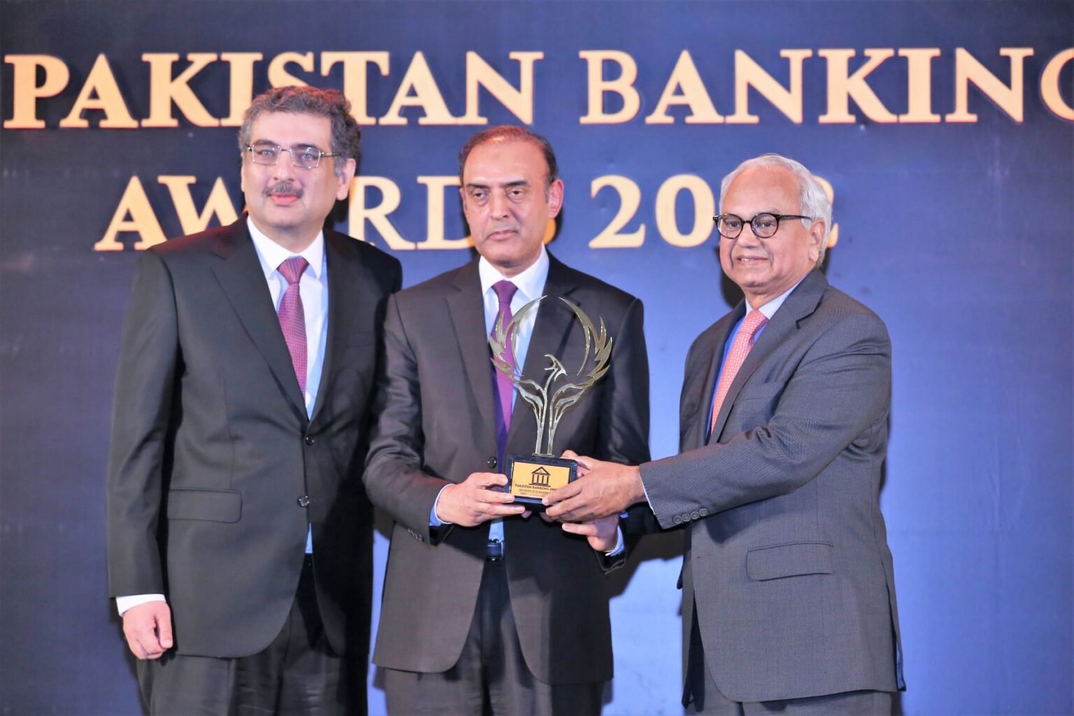 Meezan Bank wins the ‘Best Consumer Bank’ award