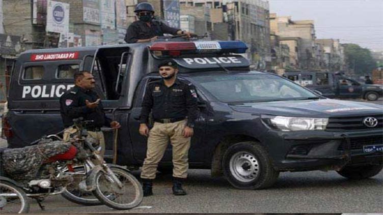 Six Afghan Robbers Shot Dead in Karachi Encounter: Two Cops Injured Six suspected robbers killed in Karachi police encounter, injuring two officers, sparking security operation, investigations, identification process ongoing.