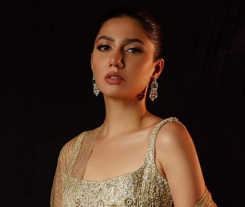 Mahira Khan’s latest video sets temperature soaring