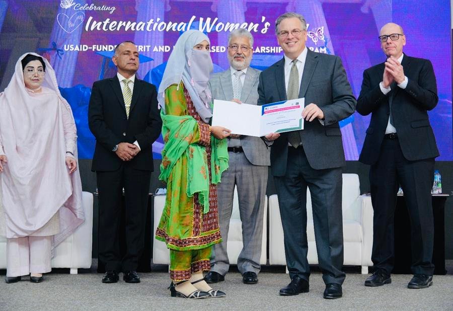 US govt announces scholarships for 500 flood-hit students in pakistan