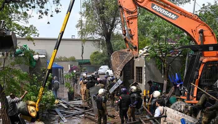Lahore police may conduct another operation at zaman park ahead of PTI rally