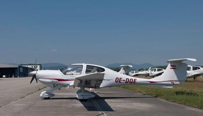 The launch of the aerial air taxi service took place in Karachi, with the official signing of the lease agreement for the DA 40 Diamond series aircraft at the Civil Aviation office adjacent to Karachi Airport.