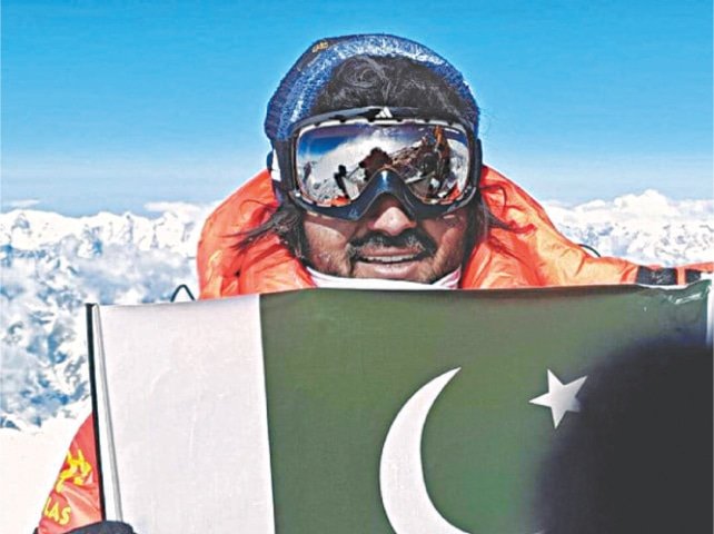 Pakistani Climber Appeals for Airlift from Everest to Kathmandu