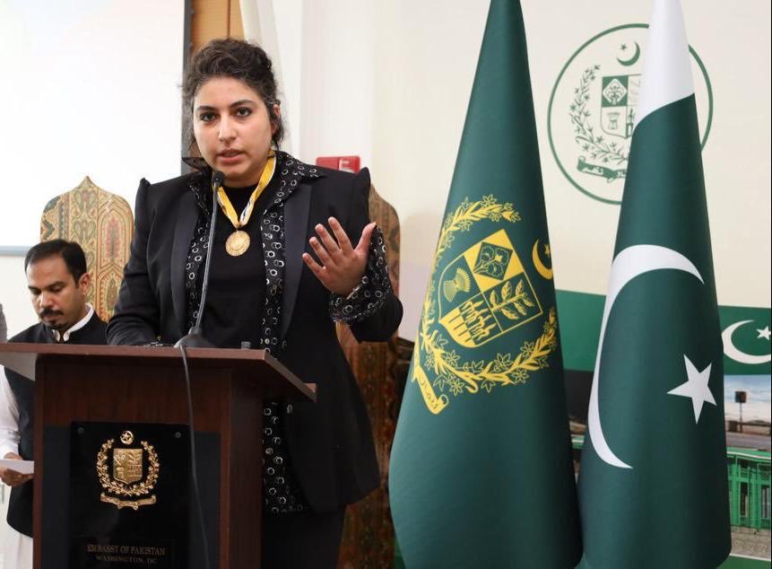 Arooj Aftab honored with ‘President’s Pride of Pakistan Award’