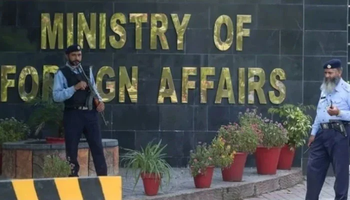 Pakistan Dismisses Claims of Weapon Sales to Ukraine for IMF Bailout