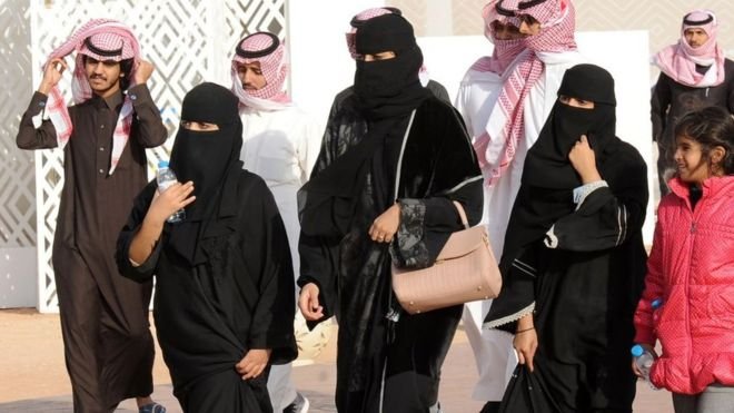 Saudi Ministry Releases Guidelines for Female Pilgrims’ Ihram Attire