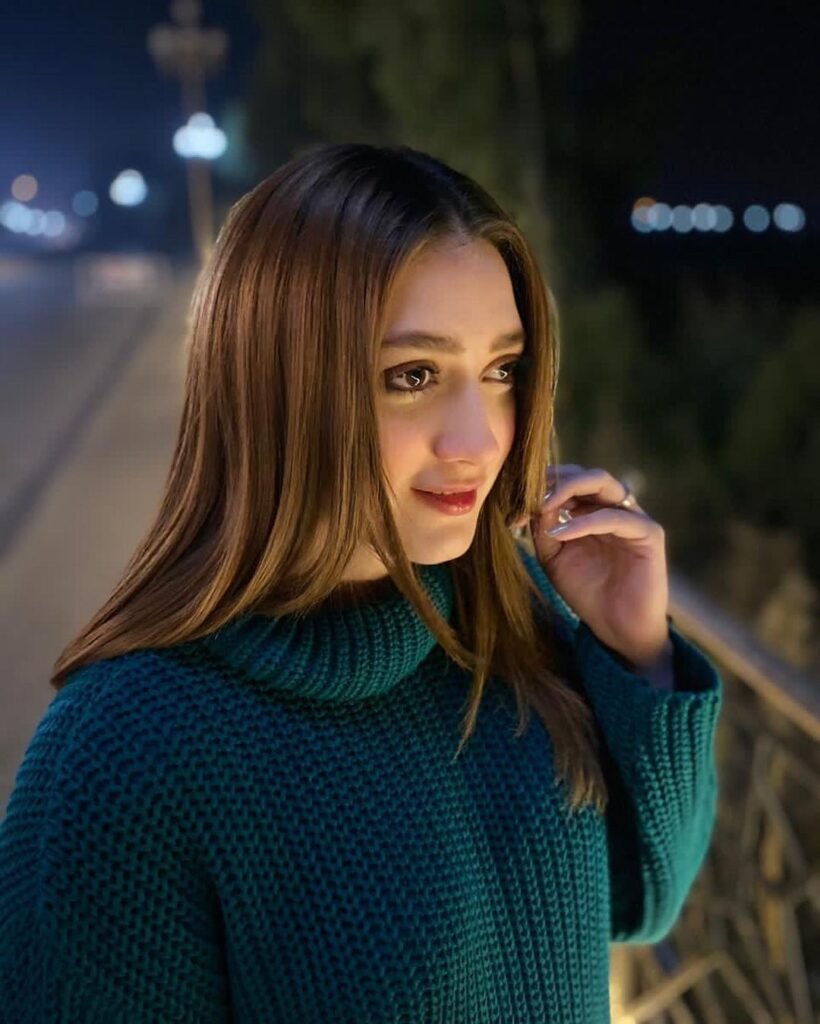 Momina Iqbal Steals the Spotlight with Mesmerizing New Photos and Reel