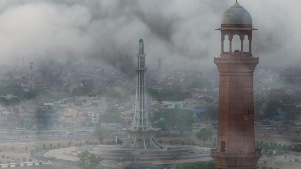 LHC Judge Urges Immediate Implementation of Smog Emergency by Government in Lahore