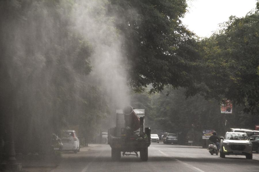 Delhi civic body deploys anti-smog guns with large tanks to combat air pollution