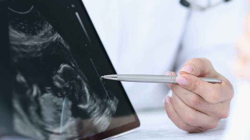 UAE Legalizes Surrogacy and Expands Access to IVF Treatments for Non-Muslim and Unmarried Couples