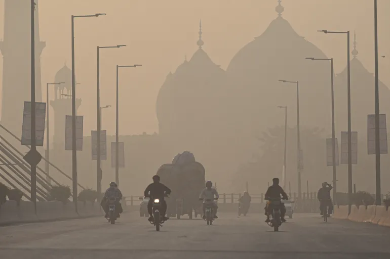 Punjab Education Department Imposes Emergency Measures to Protect Students from Smog