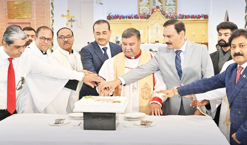 COAS Asim Munir Joins Christmas Celebrations, Advocates Unity in Pakistan