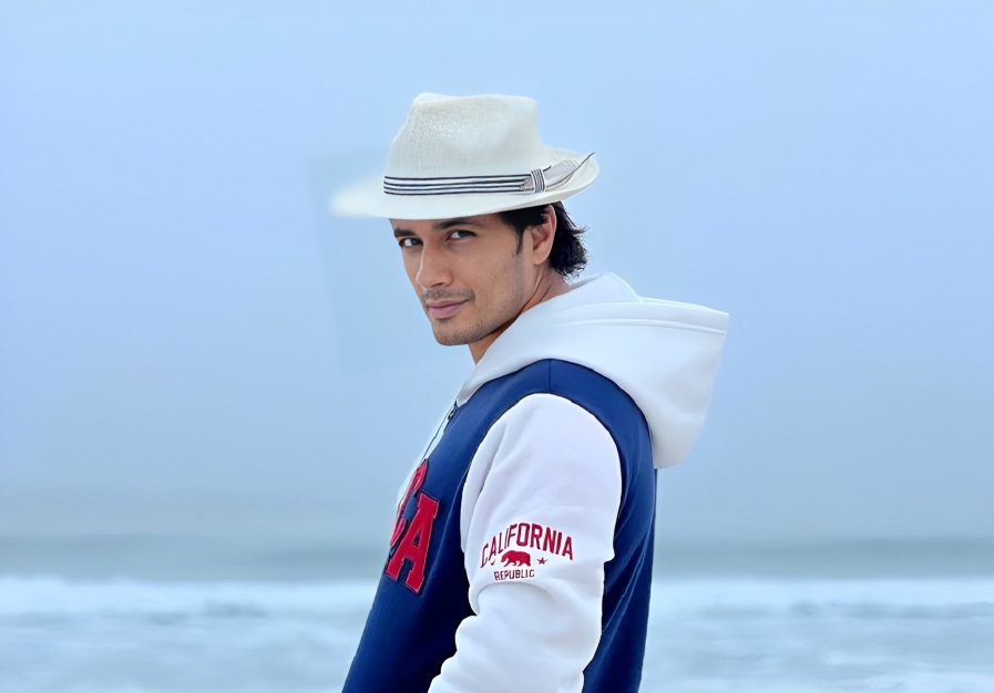 Ali Zafar Urges Authorities for Improved Services at Lahore Airport