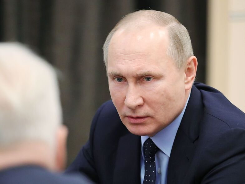 Russian Presidential Race Narrows as Two Hopefuls Withdraw, Pledge Support for Putin