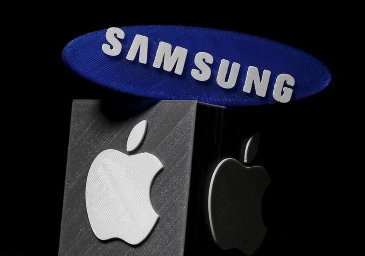 Apple loses top status to Samsung in the international market