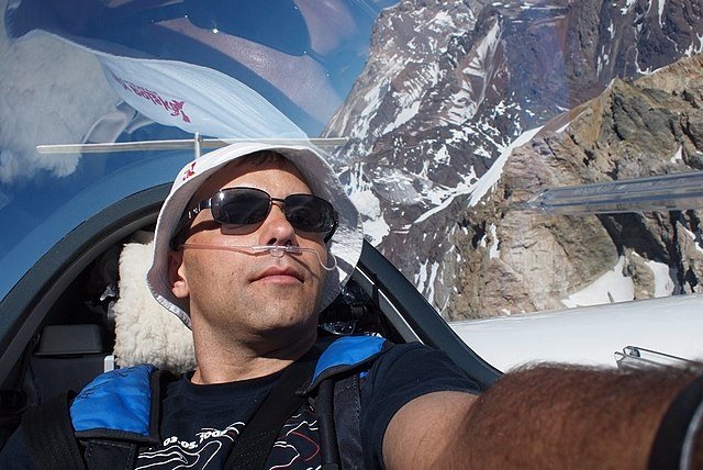 Two Polish aviators become the first in the world to fly a glider over the summit of K2