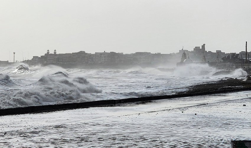 Karachi Port on High Alert, Suspends Operations Due to Cyclone Warning